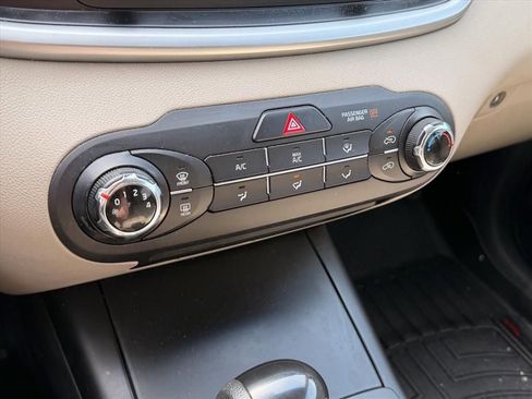 Used 2017 Kia Sorento LX image 20