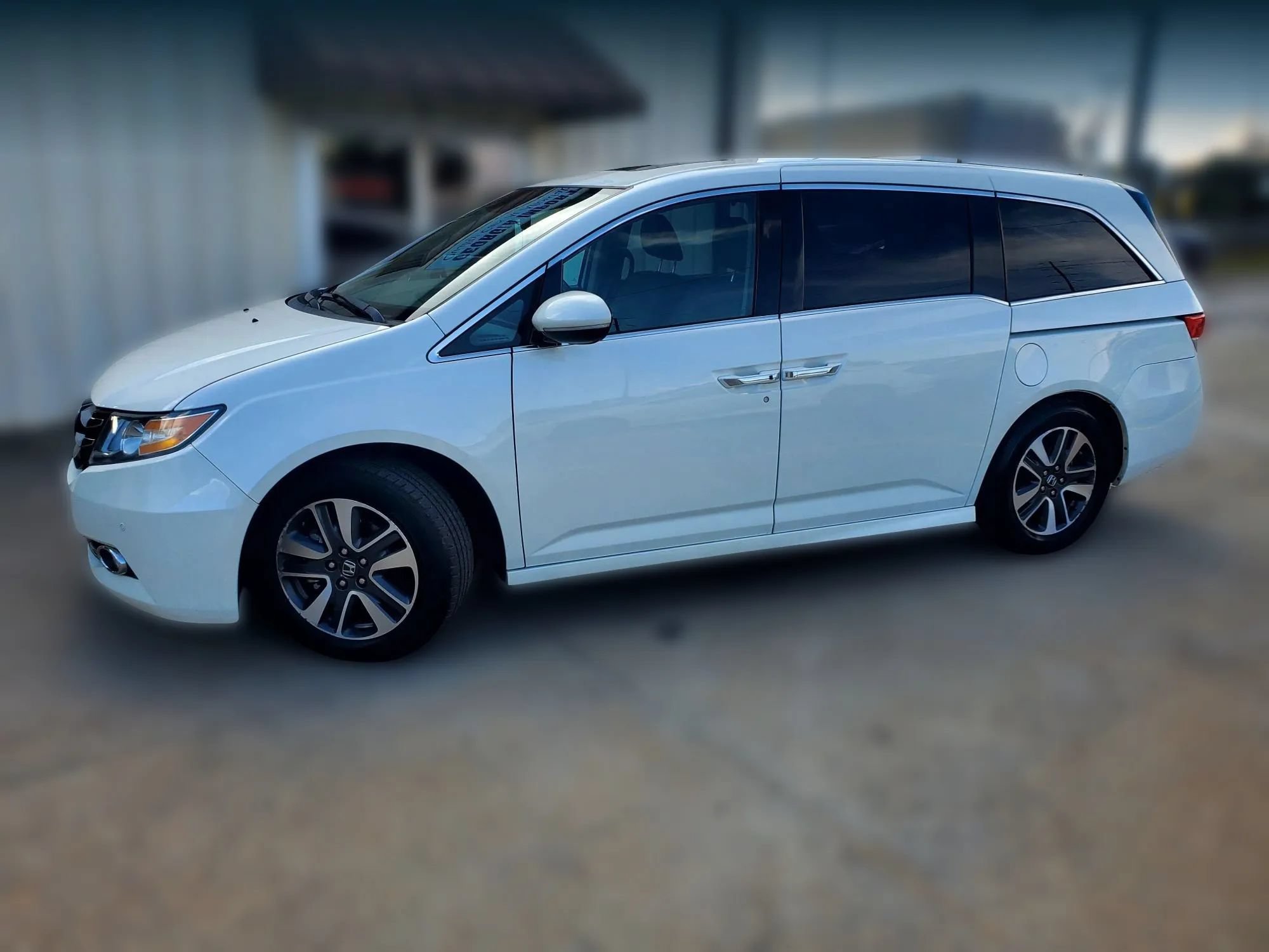 Used 2015 Honda Odyssey Touring Elite image 9