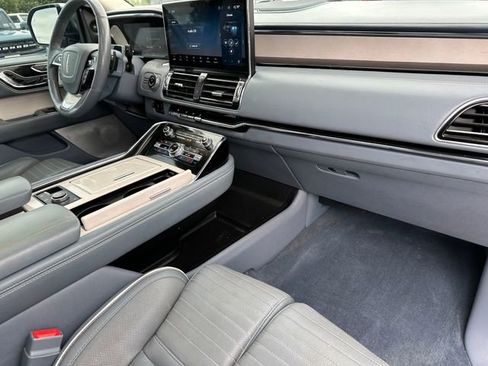 Used 2023 Lincoln Navigator L Black Label AWD/4WD image 9