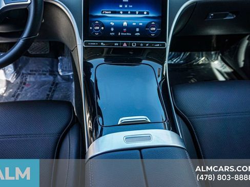 Used 2025 Mercedes-Benz C 300 Sedan image 37