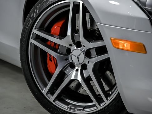 Used 2012 Mercedes-Benz SLS AMG Roadster image 4