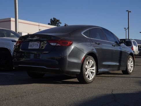 Used 2017 Chrysler 200 Limited Platinum image 4