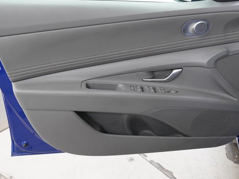 Used 2025 Hyundai Elantra SEL FWD image 36