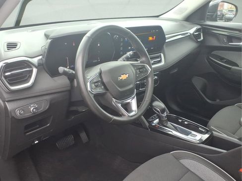 Used 2024 Chevrolet TrailBlazer LT w/ Convenience Package FWD image 7