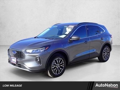 Used 2025 Ford Escape PHEV image 1