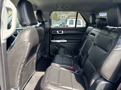 Used 2022 Ford Explorer XLT w/ Equipment Group 202A AWD/4WD image 23