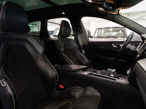 Used 2019 Volvo XC60 T8 R-Design AWD/4WD image 9