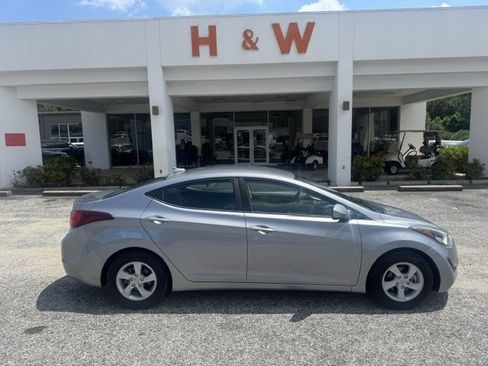 Used 2015 Hyundai Elantra SE FWD image 1