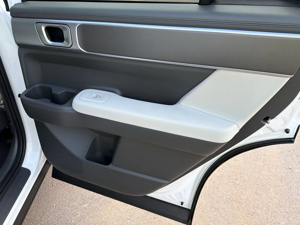 New 2027 Hyundai Santa Fe SE FWD image 17