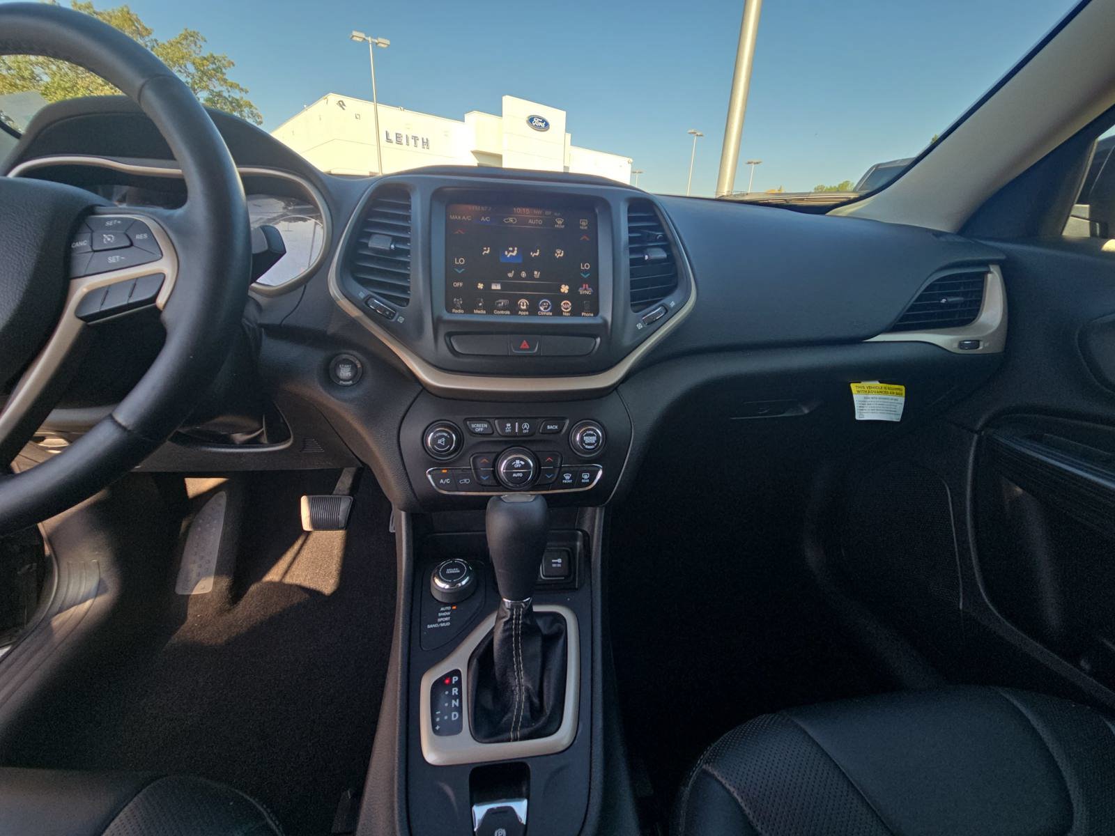 Used 2016 Jeep Cherokee Limited w/ Luxury Group AWD/4WD image 19