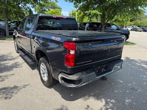 Used 2022 Chevrolet Silverado 1500 LT AWD/4WD image 3
