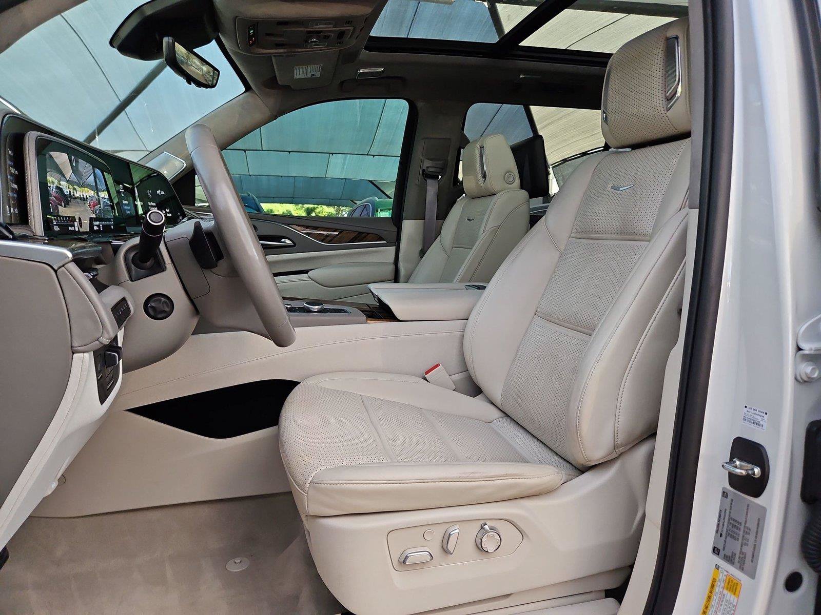 Used 2022 Cadillac Escalade ESV Premium Luxury Platinum AWD/4WD image 11