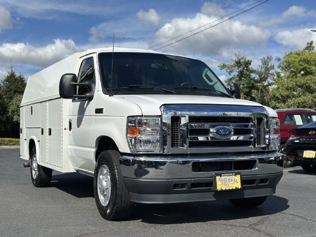 Certified 2022 Ford E-350 and Econoline 350 Super Duty w/ Power Windows & Locks Group RWD image 42