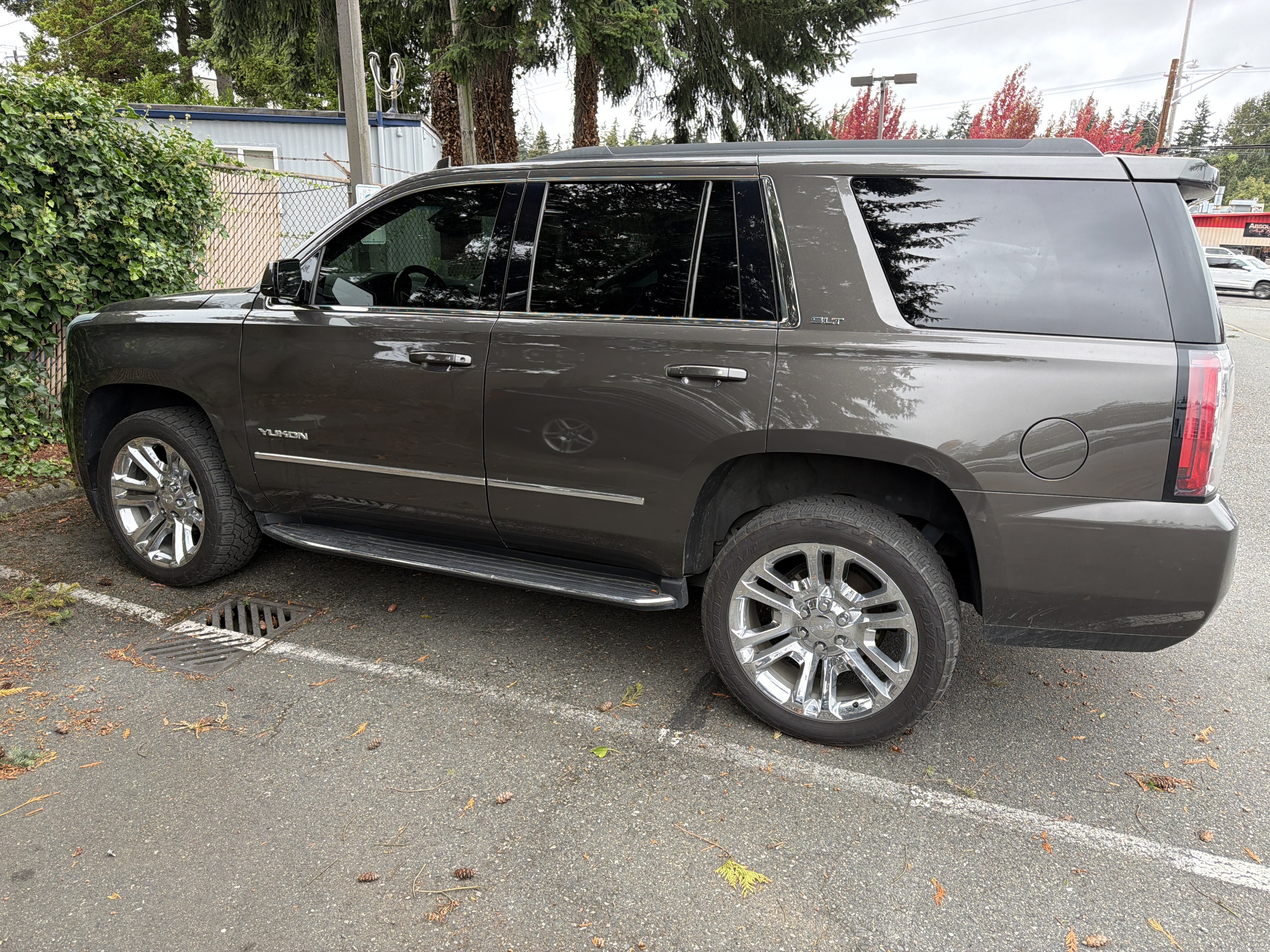 Used 2019 GMC Yukon SLT w/ Premium Edition AWD/4WD image 1
