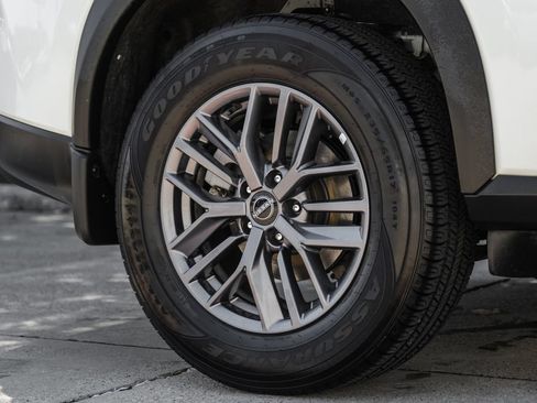 Used 2024 Nissan Rogue S AWD/4WD image 67