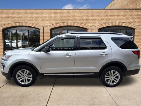 Used 2019 Ford Explorer XLT AWD/4WD image 6