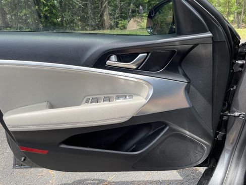 Used 2020 Genesis G70 2.0T RWD image 36