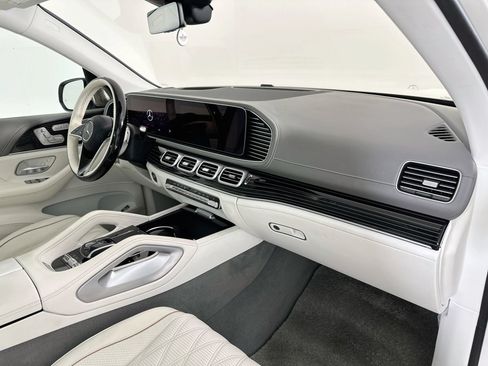 Used 2024 Mercedes-Benz Maybach GLS 600 4MATIC image 33