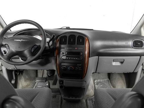 Used 2006 Chrysler Town & Country LX image 29