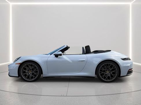 Used 2025 Porsche 911 Carrera RWD image 3