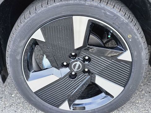 New 2026 Nissan Kicks SR w/ Cold Weather Package FWD image 10
