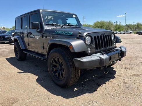Used 2018 Jeep Wrangler Unlimited Sahara AWD/4WD image 7