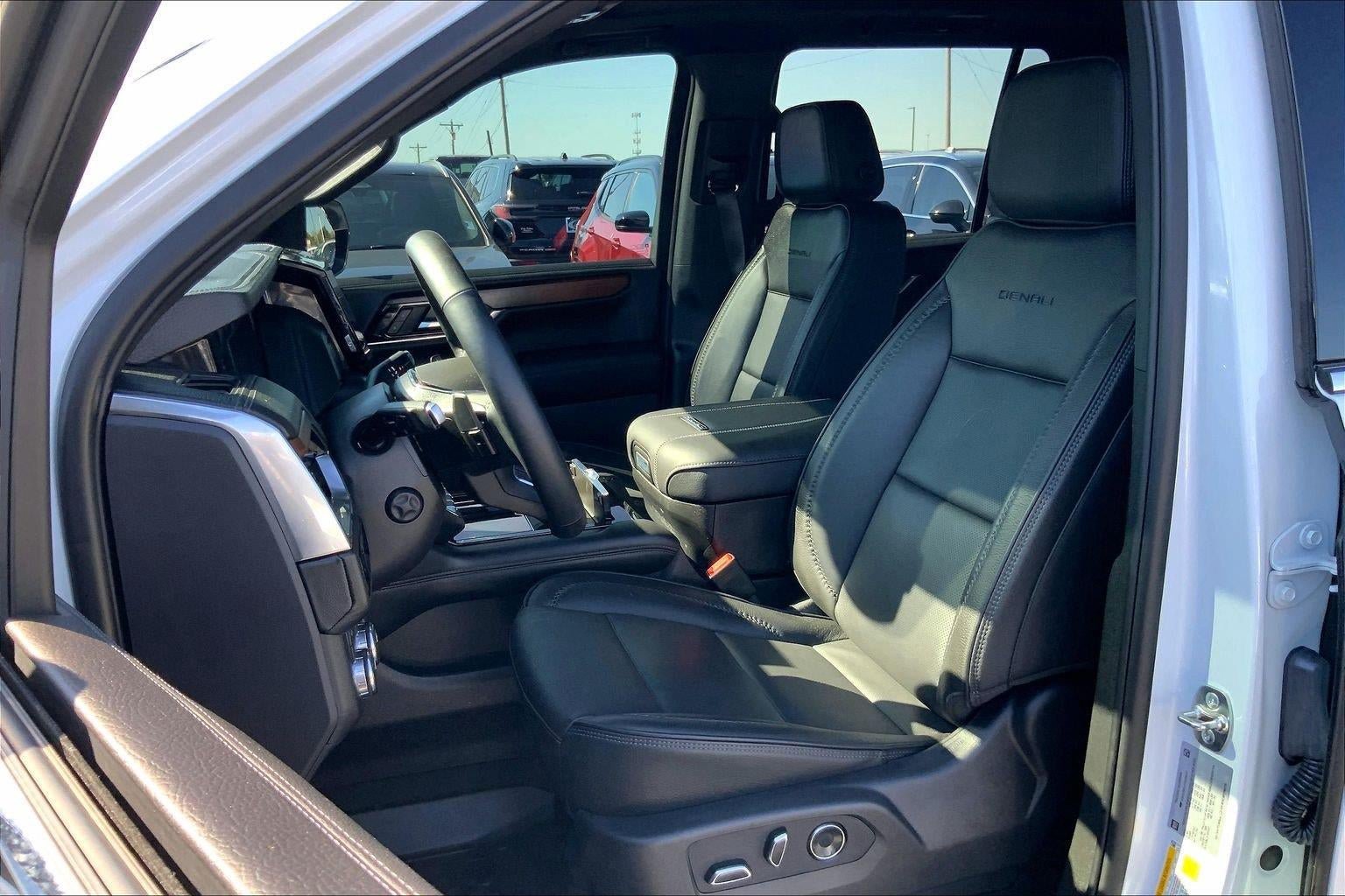 Used 2026 GMC Yukon Denali AWD/4WD image 21