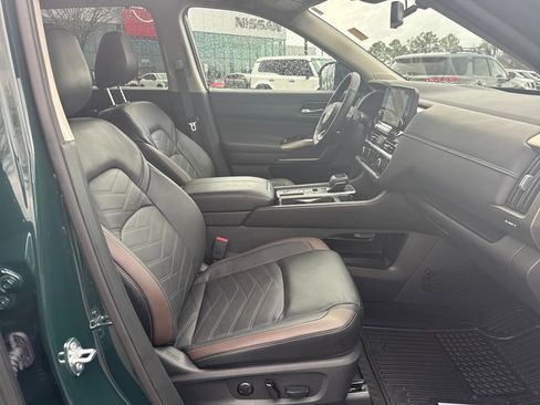 Used 2025 Nissan Pathfinder Platinum w/ Cargo Package image 39