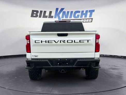 Used 2021 Chevrolet Silverado 1500 LT Trail Boss w/ LPO, Dark Essentials Package AWD/4WD image 4