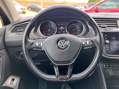 Used 2018 Volkswagen Tiguan SEL AWD/4WD image 10