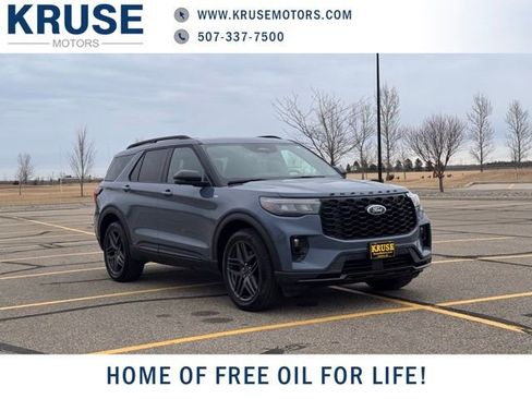 Used 2025 Ford Explorer ST-Line w/ ST-Line Street Pack image 1