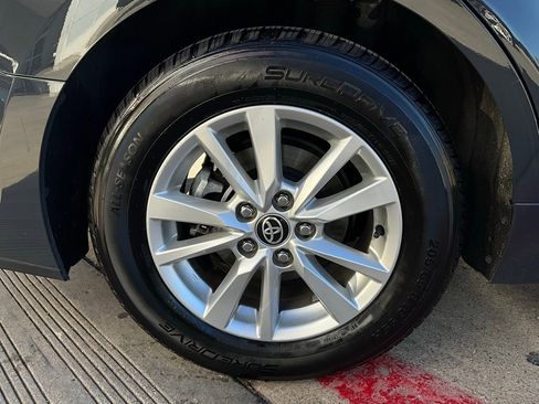 Used 2025 Toyota Camry LE image 9