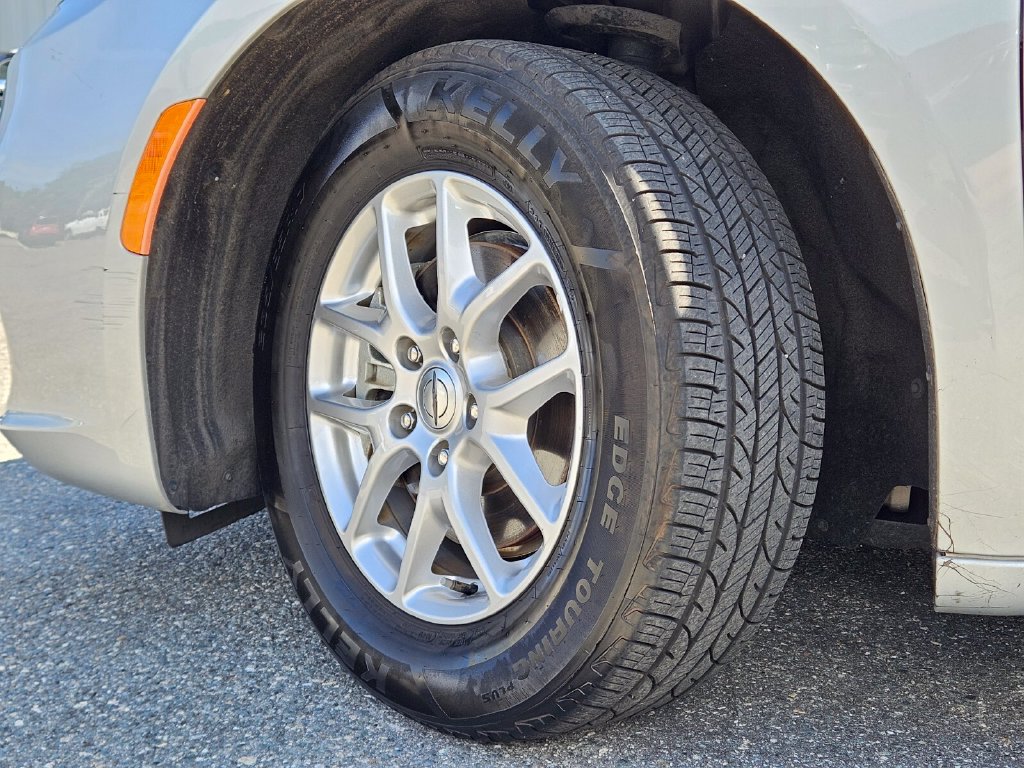 Used 2024 Chrysler Pacifica Touring-L FWD image 35