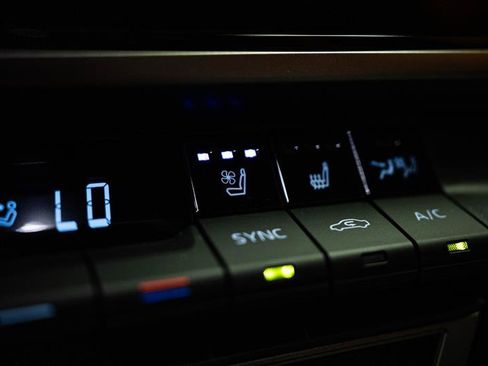 Used 2025 Toyota Camry XLE w/ Premium Plus Package FWD image 21
