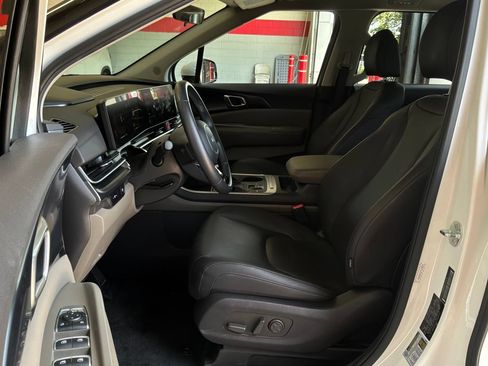 Used 2026 Kia Carnival FWD image 10