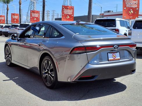 Used 2026 Toyota Mirai RWD image 4