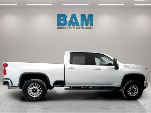 Used 2022 Chevrolet Silverado 2500 LT w/ Convenience Package image 8