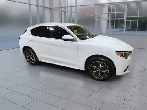 Used 2020 Alfa Romeo Stelvio Ti w/ Active Blind Spot Package AWD/4WD image 2