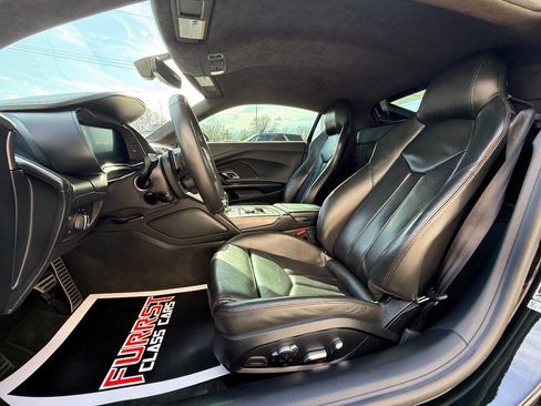 Used 2018 Audi R8 V10 w/ Black Optic Package image 23