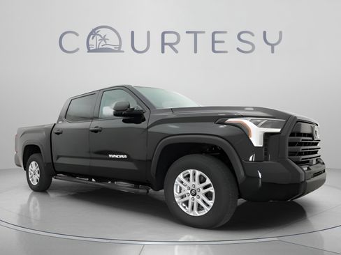Used 2025 Toyota Tundra SR5 w/ SR5 Convenience Package RWD image 20