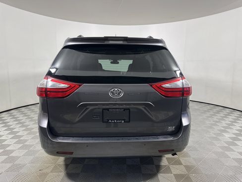 Used 2018 Toyota Sienna AWD image 6