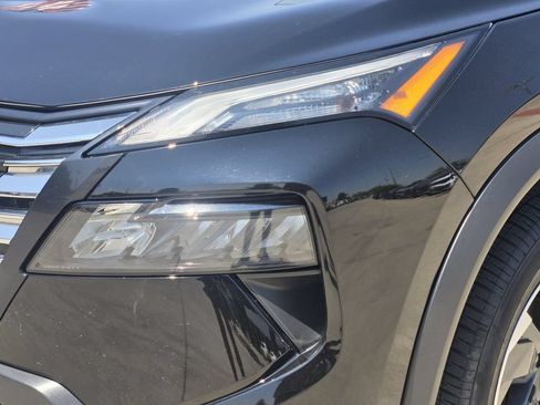 Used 2025 Nissan Rogue SV FWD image 15