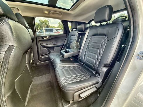 Used 2023 Ford Escape Platinum w/ Premium Technology Package AWD/4WD image 27