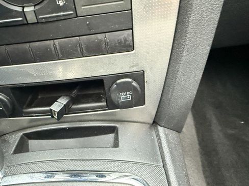 Used 2010 Jeep Grand Cherokee Laredo w/ Sun/Sound Group image 27