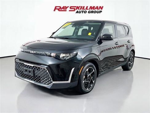 Used 2023 Kia Soul EX image 3