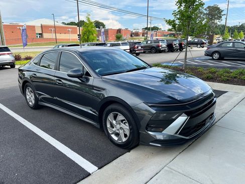 Certified 2025 Hyundai Sonata SE FWD image 2