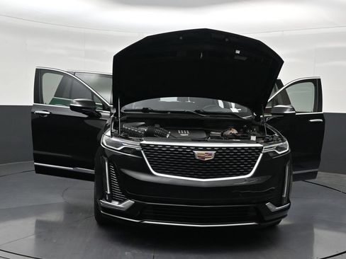 Used 2025 Cadillac XT6 Luxury FWD image 36