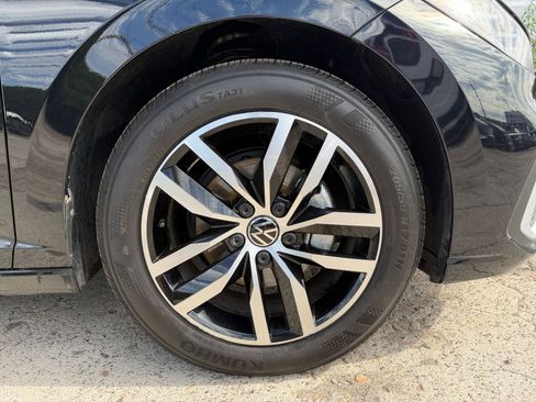 Used 2025 Volkswagen Jetta SE image 29