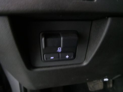 Used 2024 Chevrolet Colorado Z71 w/ Z71 Convenience Package 2 image 13