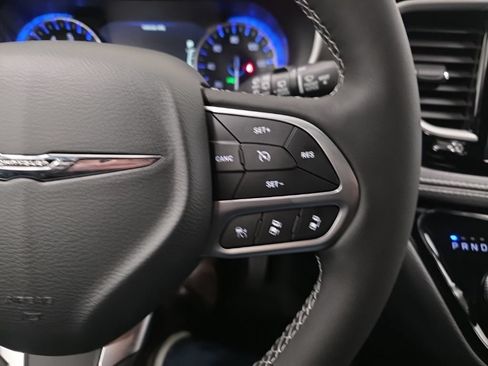 New 2026 Chrysler Pacifica Select AWD/4WD image 16